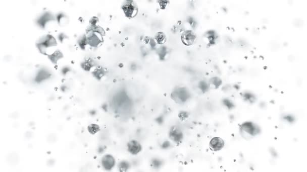 Explosion av vattendroppar i kameran i slow motion på en isolerad vit bakgrund. — Stockvideo