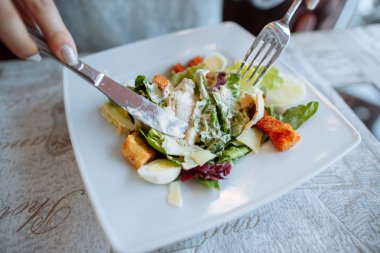  Sezar salatası Restoran tablo