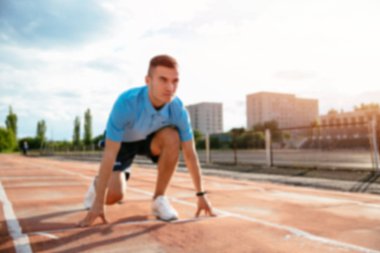 Sporcu dışarıda koşmaya başlıyor