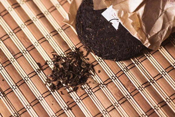 Tradycyjny Chiński Puer Herbaty Mat Bambusowych Chińska Herbata Selektywny Fokus Obrazy Stockowe bez tantiem