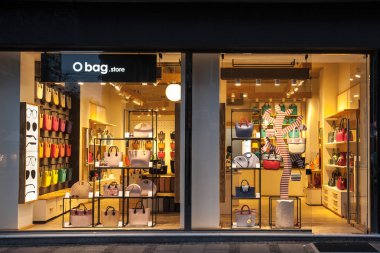 Belgrade, Sırbistan - 9 Haziran 2018: Logo Ana O çanta Belgrad'da saklayın. O İtalya'da kurulan bir İtalyan moda markası moda aksesuarları yanı sıra çanta ve cüzdanlar İhtisas çantam.