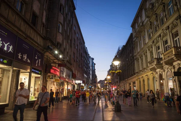 Belgrade Serbia Abril 2018 Calle Kneza Mihailova Por Noche Abarrotada — Foto de Stock