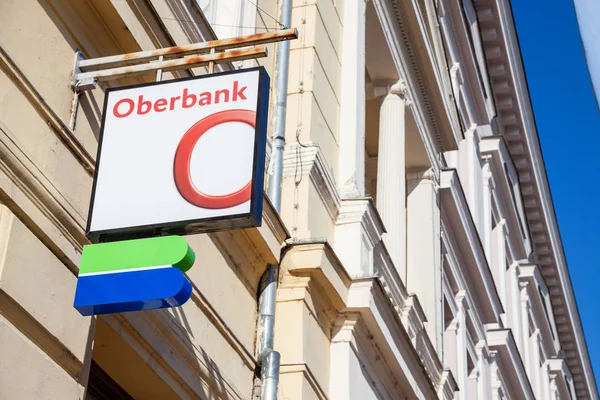 Szeged, Macaristan, 3 Temmuz 2018: Oberbank Segedin Merkezi Ana onların bankada logosuna. Oberbank olan Avusturyalı bir banka, Orta Avrupa, 3 parçası yatırım Banken Grup