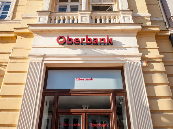Szeged, Macaristan, 3 Temmuz 2018: Oberbank Segedin Merkezi Ana onların bankada logosuna. Oberbank olan Avusturyalı bir banka, Orta Avrupa, 3 parçası yatırım Banken Grup