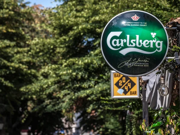 Belgrade Sérvia Julho 2018 Logo Carlsberg Sinal Bar Com Seu — Fotografia de Stock