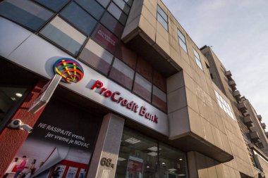 Belgrade, Sırbistan - 25 Temmuz 2018: Procreditbank Ana ofislerine Sırbistan için logosuna. Pro kredi banka bankacılık ve mikro kredi Alman bir finans kurumu uzman olduğunu