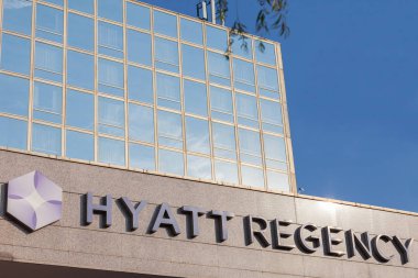 Belgrade, Sırbistan - 21 Ağustos 2018: Sırbistan'daki ana onların hotel Hyatt Regency logo. Hyatt oteller Corporation Dünya çapında marka, sahibi ve franchise lüks oteller olduğunu
