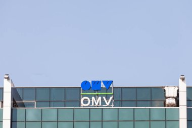 Belgrade, Sırbistan - 1 Eylül 2018: Logo Omv ana ofislerini Sırbistan için üzerinde. OMV tüm Avrupa genelinde yayılmış Avusturyalı bir petrol ve gaz şirketi olduğunu