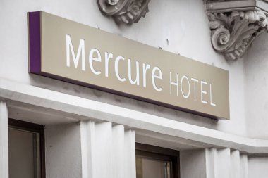 Budapeşte, Macaristan - 3 Eylül 2018: Mercure otel ana iş Sırbistan için logosuna. Mercure otel Otel Zinciri Accorhotel grubunun olduğunu