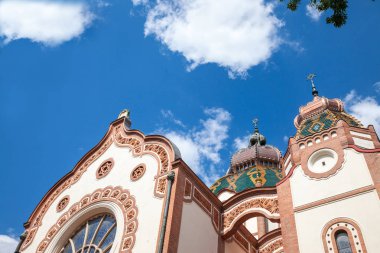 Subotica Sinagogu alttan öğleden sonra boyunca gördüm. Ayrıca Jakab ve Komor sinagog olarak bilinen, Merkezi Avrupa Yahudilik sembolü ve Subotic bir dönüm noktası olduğunu
