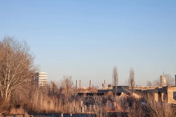 Εγκαταλελειμμένα Εργοστάσια Και Αποθήκες Τις Χαρακτηριστικές Καμινάδες Τους Στην Ανατολική — Φωτογραφία Αρχείου