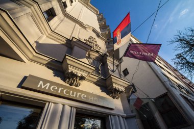 Belgrade, Sırbistan - 12 Eylül 2018: Mercure otel ana iş Sırbistan için logosuna. Mercure otel Otel Zinciri Accorhotel grubunun olduğunu