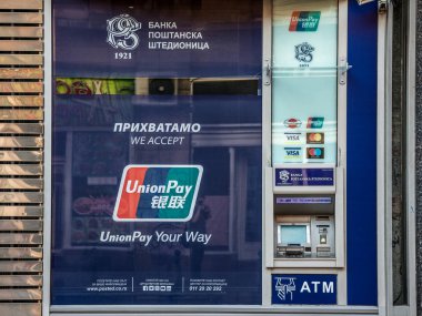 Belgrade, Sırbistan - 14 Eylül 2018: Atm Unionpay sistem desteği savunan. UnionPay olan bir banka kartı veren bir Çin finansal hizmetler şirketi