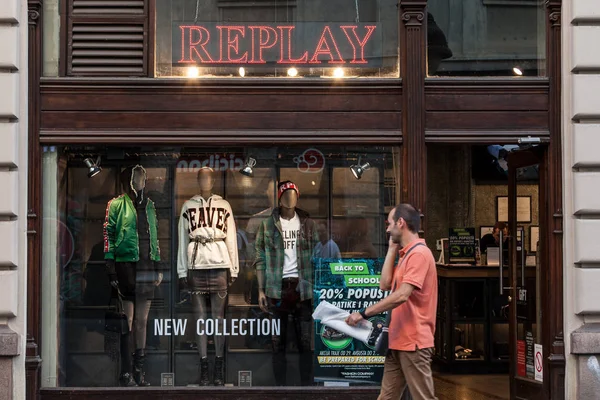 Belgrade Serbia Settembre 2018 Replay Jeans Logo Davanti Loro Negozio — Foto Stock