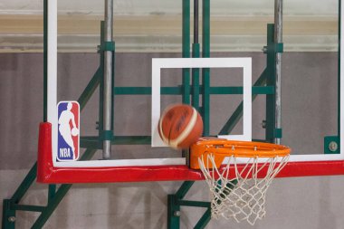 Belgrade, Sırbistan - 30 Eylül 2018: Nba logosu bir basketbol hakkında onun yüzüğü puanı ise boyunluk. Amerikan profesyonel basketbol ligi National Basketball Association olduğunu