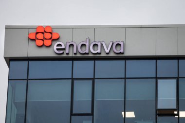 Belgrade, Sırbistan - 2 Ekim 2018: Endava Ana ofislerine Sırbistan için logosuna. Endava, eski adıyla Pstech, bir İngiltere'de ve Sırp yazılım geliştirme şirketi olduğunu