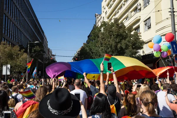 Belgrade Serbia Settembre 2018 Sollevamento Della Folla Reggimento Bandiere Gay — Foto Stock