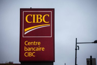 Montreal, Kanada - 3 Kasım 2018: CIBC logosu, kendi bankacılık merkezi Montreal birinin önünde. Kanada Imperial banka ticaret de denilen, Amerika'nın ana bankalar biridir