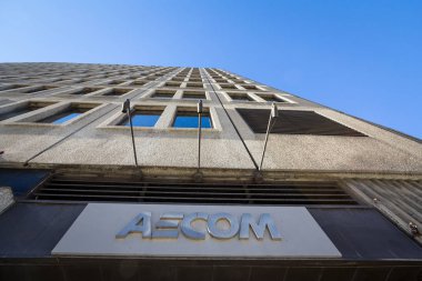 Montreal, Kanada - 4 Kasım 2018: Aecom logo Ana ofislerine Montreal, Quebec için önünde. AECOM bir Amerikan mühendislik ve danışmanlık firması yayılan dünya çapında olduğunu
