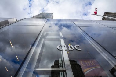 Montreal, Kanada - 7 Kasım 2018: CIBC logosu, Montreal, Quebec, Tur CIBC için Ana ofislerine önünde. Kanada Imperial banka ticaret de denilen, Amerika'nın ana bankalar biridir