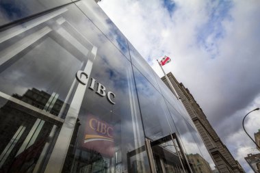 Montreal, Kanada - 7 Kasım 2018: CIBC logosu, Montreal, Quebec, Tur CIBC için Ana ofislerine önünde. Kanada Imperial banka ticaret de denilen, Amerika'nın ana bankalar biridir