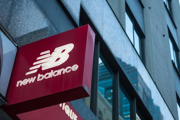 Montreal Canadá Noviembre 2018 Logotipo New Balance Frente Principal Minorista — Foto de Stock
