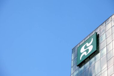 Montreal, Kanada - 4 Kasım 2018: Sherbrooke Üniversitesi logosu, Luxembourg, Quebec ofislerinde önünde. Universite de Sherbrooke, Kanada ana akademik işyerlerinde biridir