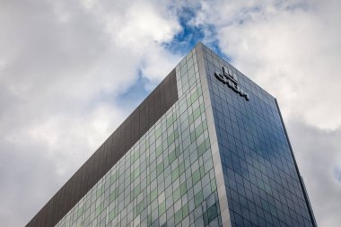 Montreal, Kanada - 7 Kasım 2018: Dostum logosu, bir Montreal onların ana binanın önünde. Merkezi Hospitalier de l'Universite de Montreal olarak da bilinir, Quebec ana hastane olduğunu