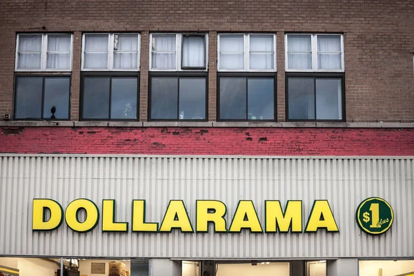 Montreal Canadá Noviembre 2018 Logo Dollarama Frente Tienda Local Centro — Foto de Stock