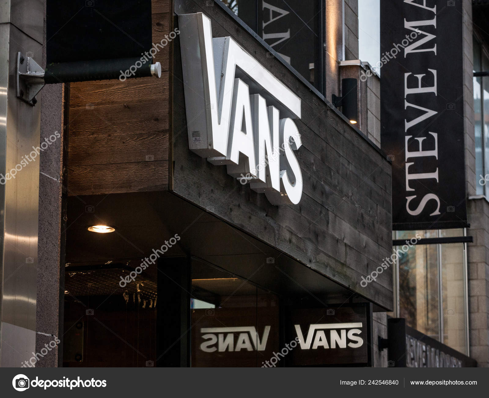 Montreal Canada November 2018 Vans Logo Main Shop Montreal Quebec