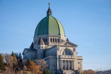 Montreal, Kanada - 4 Kasım 2018: Saint Joseph Katedrali Mont Royal, Cote des Neiges bölgesinde, Montreal, Quebec üzerinde. Şehrin ana Katolik kilise biridir