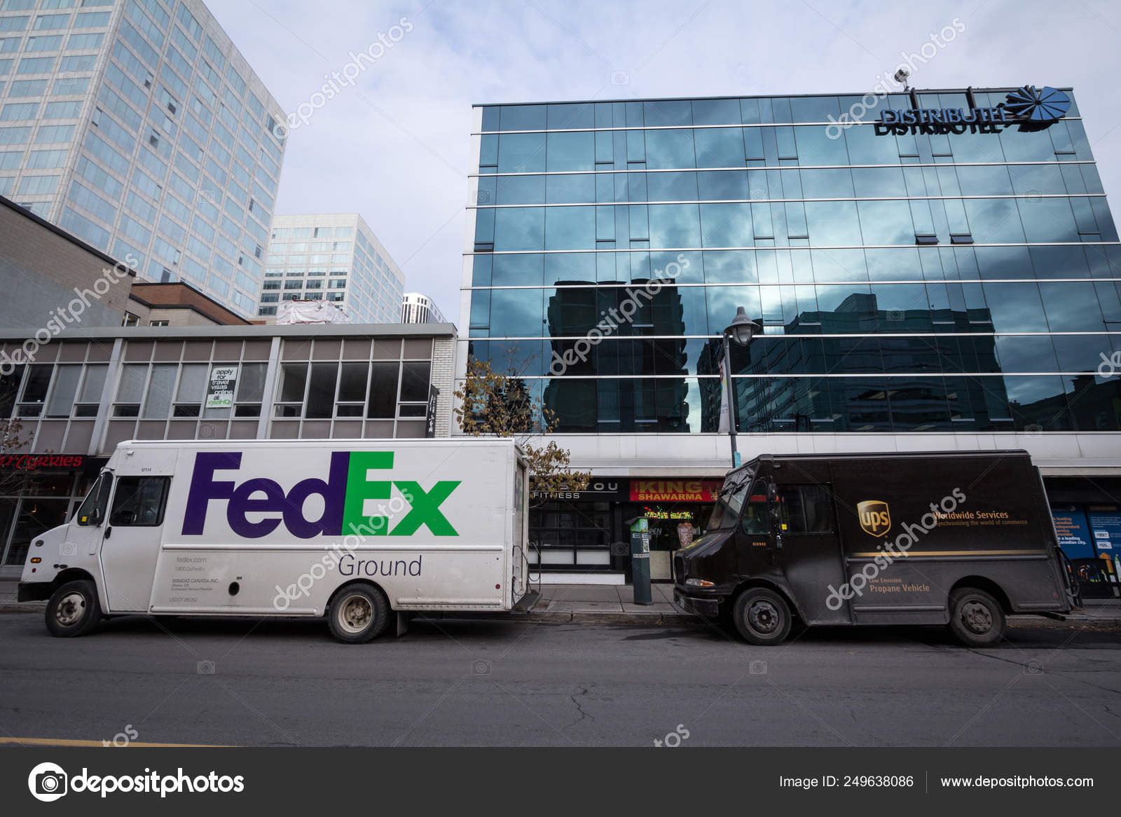 Ottawa Canada November 2018 Fedex Ups Logos Delivery Vans Next Stock