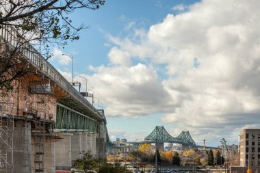 Luxembourg, Kanada - 8 Kasım 2018:Pont Jacques Cartier köprü Montreal, Quebec, Kanada Saint Lawrence Nehri üzerinde yönünde alınan bir metal çelik köprü ve Montreal bir dönüm noktası olduğunu