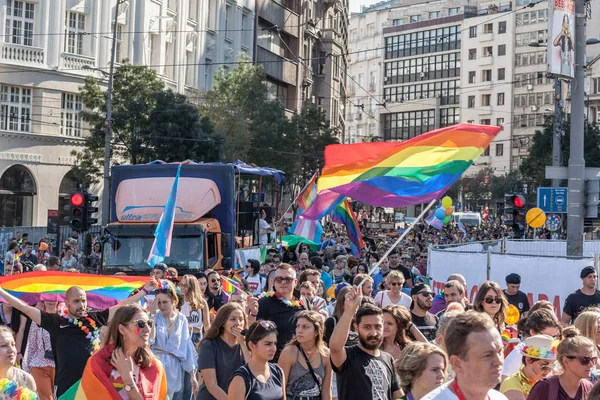 Belgrade Servië September 2018 Menigte Verhogen Het Bedrijf Rainbow Homo — Stockfoto