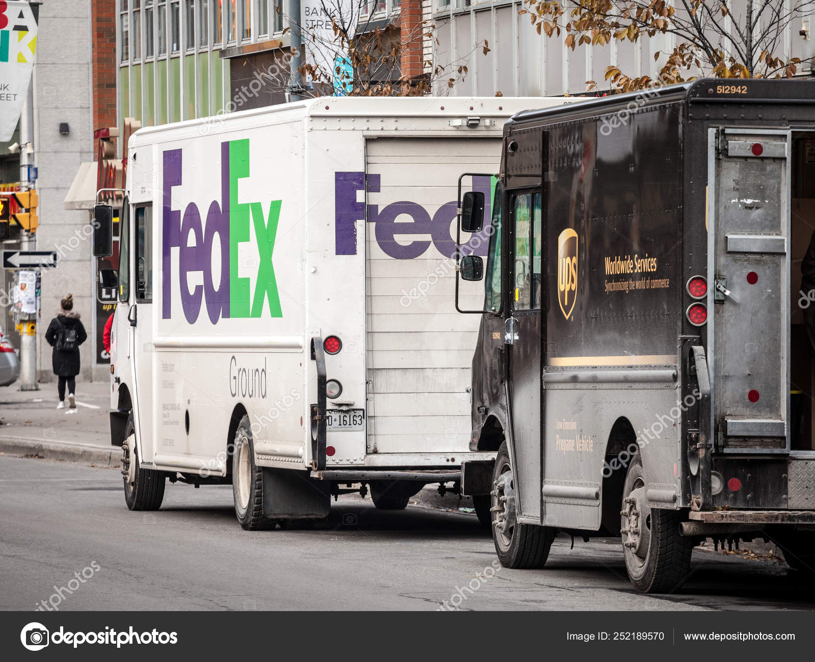 Ottawa Canada November 2018 Fedex Ups Logos Delivery Vans Next Stock
