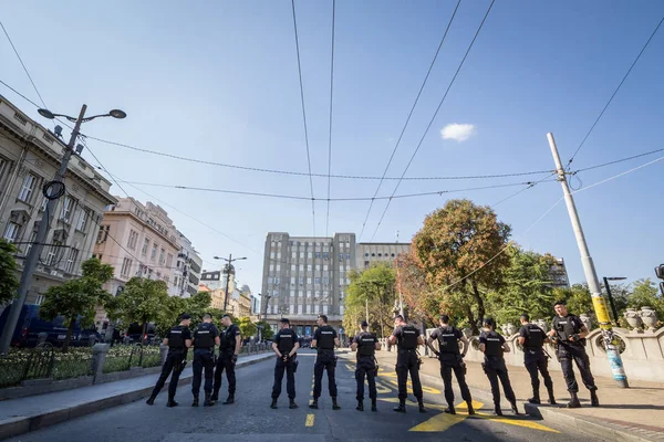 Belgrade Servië September 2018 Servische Politieagenten Beschermen 2018 Belgrado Gay — Stockfoto