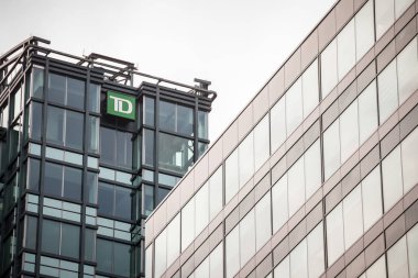 Ottawa, Kanada - 12 Kasım 2018: Ottawa Quebec şubesinin önünde Td Bank logosu. Toronto Dominon Canada Trust olarak da bilinen bu banka, Kanada'nın önde gelen bankalarından biridir.