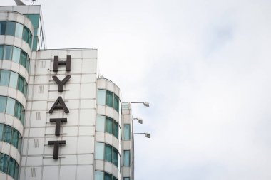 Toronto, Kanada - 14 Kasım 2018: Toronto şehir merkezindeki ana otellerinde Hyatt logosu, Ontario Hyatt Hotels Corporation dünya çapında bir marka, lüks otellerin sahibi ve franchise'ı