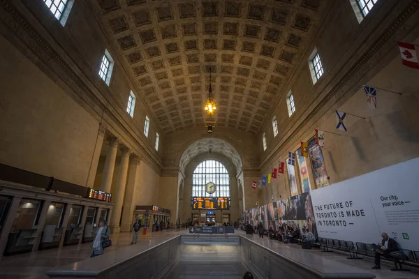 Toronto Canadá Noviembre 2018 Salón Principal Toronto Con Sus Salidas —  Fotos de Stock