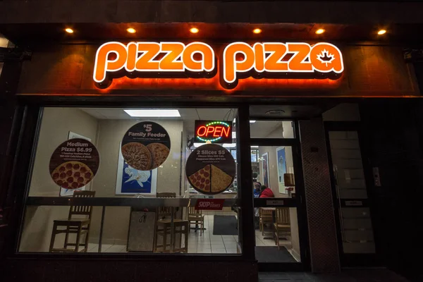 Toronto Canada Novembro 2018 Logotipo Pizza Frente Restaurante Para Centro — Fotografia de Stock