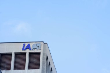 Toronto Canada - 14 Kasım 2018: Toronto, Ontario için ana ofislerinin önünde Ia Sigorta logosu. Industrial Alliance Kanada'nın önde gelen sigorta şirketlerinden biridir.