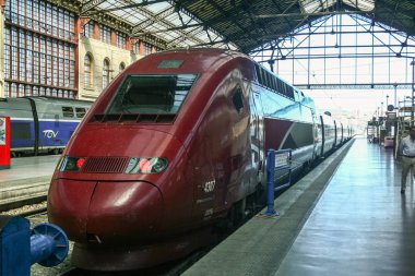 Marsilya, Fransa - 27 Ağustos 2011: Thalys High Speed treni Hollanda'ya hareket etmeye hazır. Thalys Fransa, Almanya, Hollanda ve Belçika arasında hızlı trenlerin markasıdır