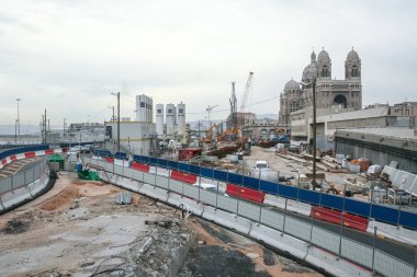 Marsilya, Fransa-Nisan 20, 2009: arka planda La Major Katedrali ile Euromediterrannee inşaat sitesi Panoraması. Euromediterrannee, Joliette Limanı 'nın kentsel yenileme projesidir.