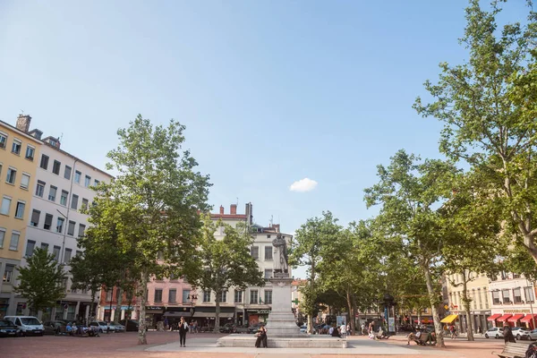 リヨン フランス 2019年7月17日 クロワ ルース地区のリヨン市内中心部の主要ランドマークの一つであるデ クロワ ルース広場のジャカード像 — ストック写真