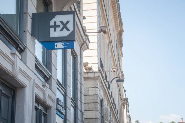 Lyon, Fransa - 19 Temmuz 2019: Banque Populaire logosu Lyon'daki yerel bankalarının önünde. Banque Populaire bir kooperatif banka, bir ana Fransız bankaları ve sigorta hizmetleri, Bpce bir parçasıdır