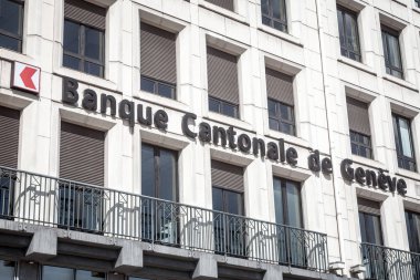Lyon, Fransa - 13 Temmuz 2019: Banque Cantonale de Geneve'in Logosu Lyon'daki yerel ofisinde. Bcge olarak da adlandırılan bu banka, Cenevre'den bir İsviçre kanton bankasıdır.