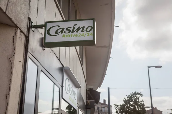 Lyon Francia Julio 2019 Logotipo Casino Drive Frente Supermercado Local — Foto de Stock