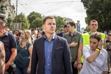 Belgrad, Sırbistan - 18 Eylül 2016: Sinisa Mali & Ana Brnabiç Belgrad Eşcinsel Gururu sırasında yürüyor. Sinisa Mali, eski Belgrad Belediye Başkanı, Maliye Bakanı, Ana Brnabiç ise başbakan.