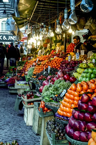 Стамбул Туркей Декабря 2009 Ларьки Зеленом Рынке Ускудара Продаются Фрукты — стоковое фото