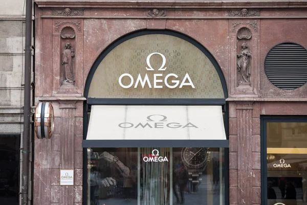 Praga Czechia Noviembre 2019 Logotipo Omega Frente Los Relojes Una — Foto de Stock
